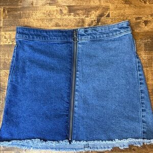 WILD FABLE Y2K 2-Tone Front Zip Frayed Hem Denim Mini Skirt Size 10